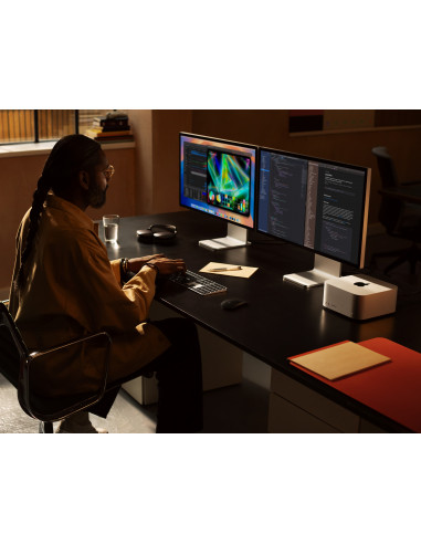 Mac Studio: Apple M4 Max chip with 14‑core CPU, 32‑core GPU, 36GB, 512GB